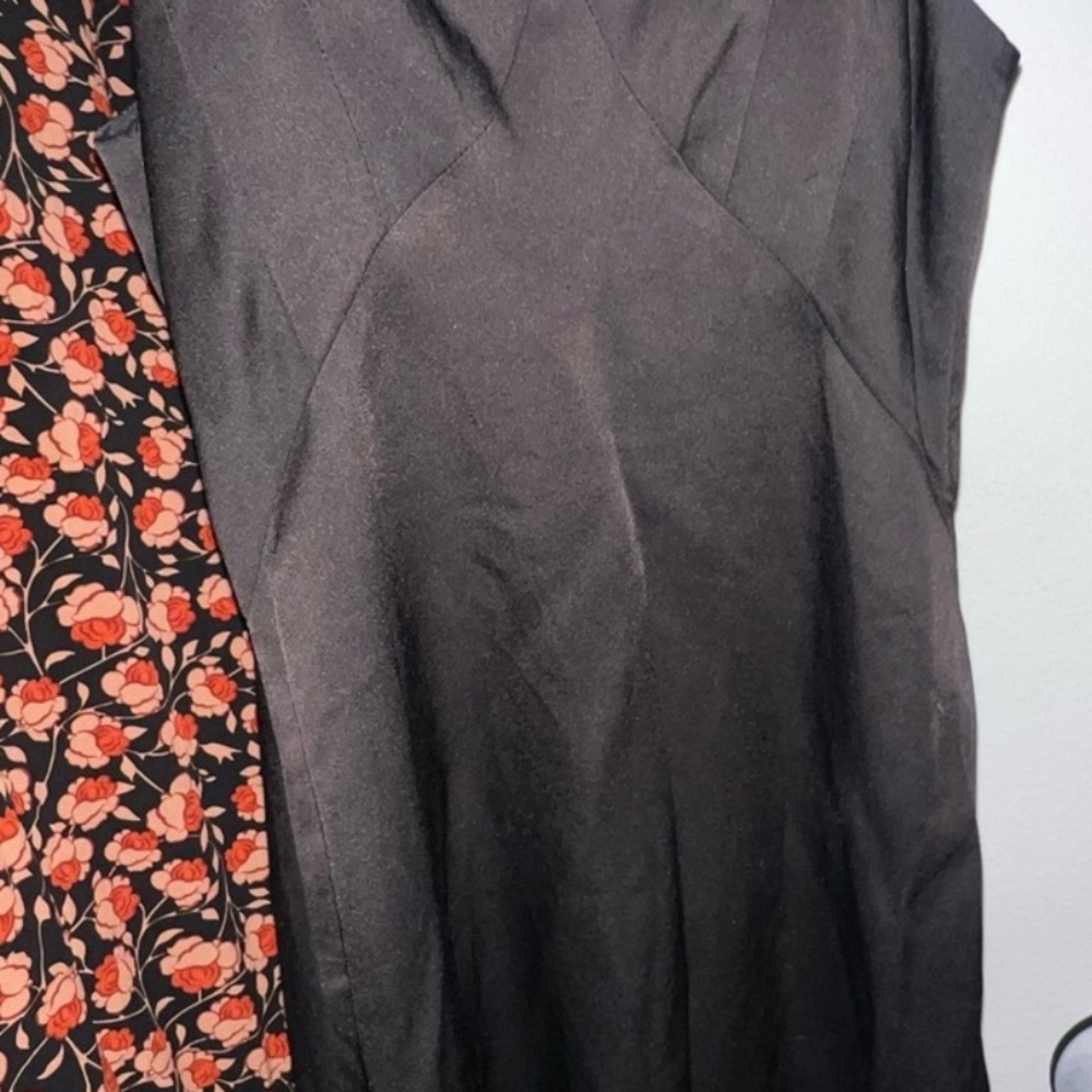 Sophisticated Black Dress - Picture 6 of 8